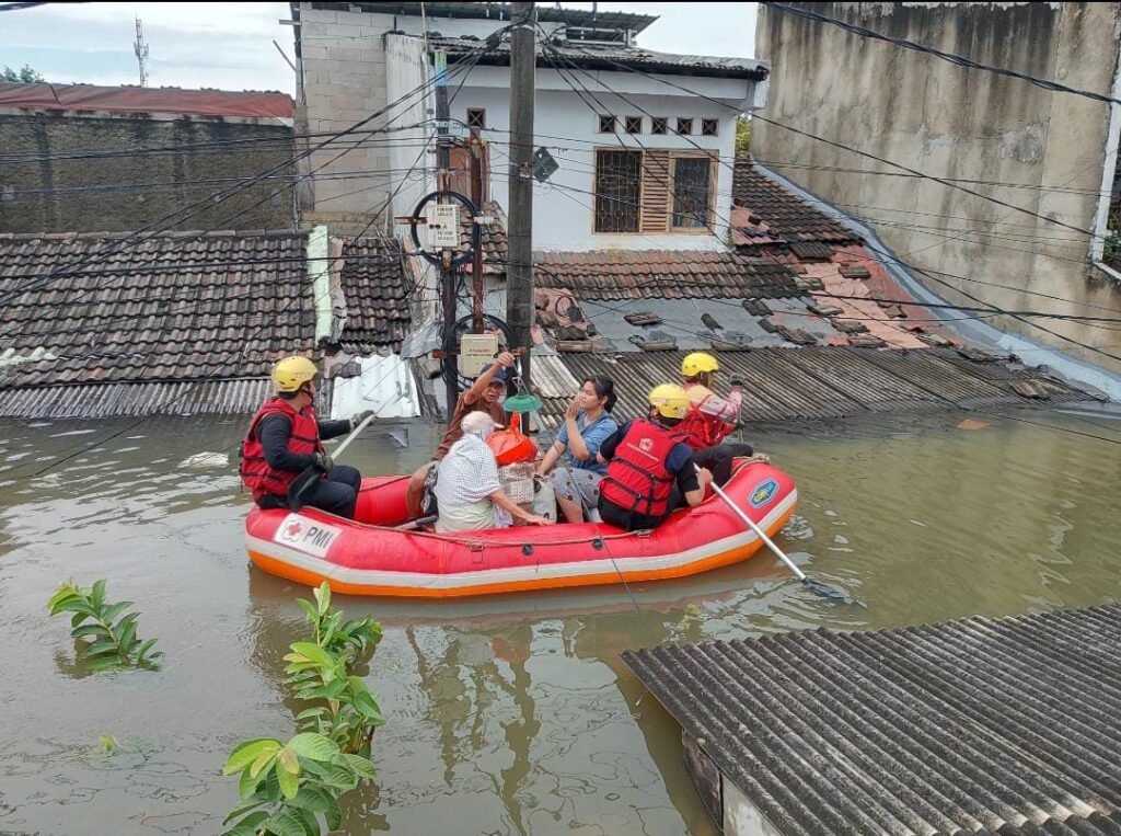 Ketinggian air di berbagai titik sempat menyentuh angka 25 hingga 110 centimeter. FOTO: Henny06/portalbmi.id