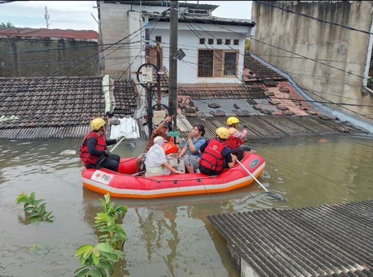 Ketinggian air di berbagai titik sempat menyentuh angka 25 hingga 110 centimeter. FOTO: Henny06/portalbmi.id