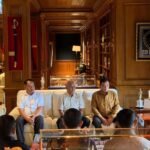 Prabowo Subianto menggelar pertemuan hangat bersama para mantan ajudan dan pengawal yang pernah mendampinginya semasa berdinas di TNI, pada Minggu, 8 Maret 2026, di Hambalang, Bogor. Foto: BPMI Setpres/Media Sosial @sekretariat.kabinet