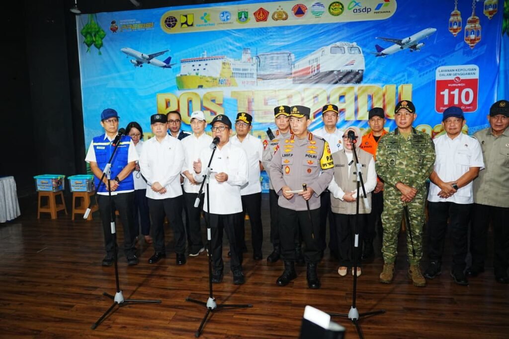 Kapolri Jenderal Listyo Sigit Prabowo meninjau arus mudik Lebaran 2026 di Dermaga Eksekutif Pelabuhan Merak, Banten Jumat, 13 Maret 2025. FOTO: Budi05/portalbmi.id