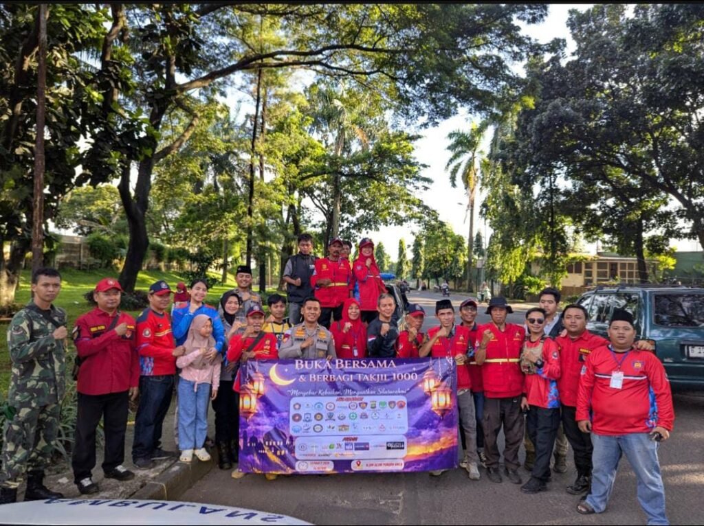 Sinergi Tanpa Batas Kolaborasi Relawan Tangsel Bagikan 1.000 Takjil dan Gelar Buka Puasa Bersama. FOTO: Henny06/portalbmi.id
