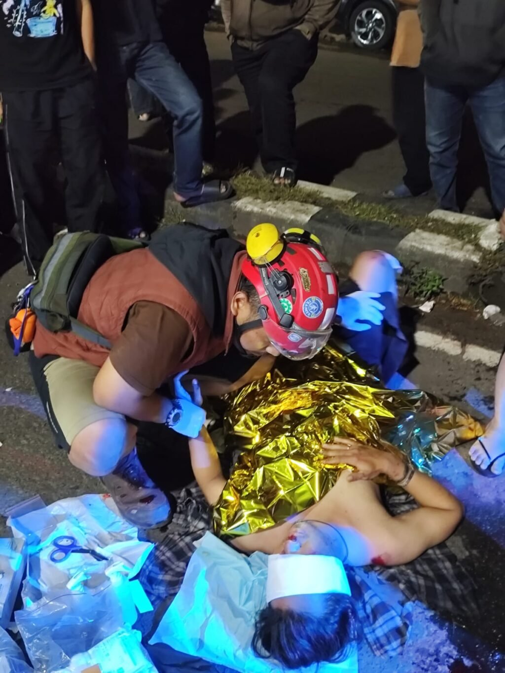 Kecelakaan tunggal menimpa seorang pria pengendara sepeda motor di kawasan Larangan, Ciledug, pada Selasa (24/3) dini hari. FOTO: Henny06/portalbmi.id