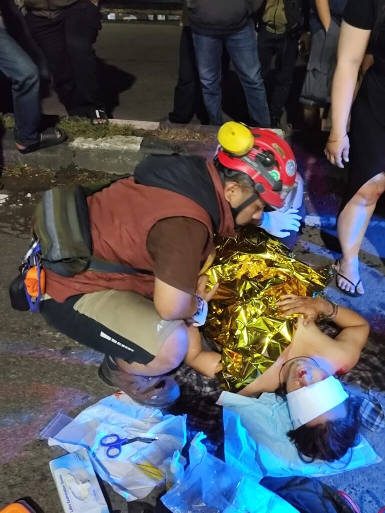 Kecelakaan tunggal menimpa seorang pria pengendara sepeda motor di kawasan Larangan, Ciledug, pada Selasa (24/3) dini hari. FOTO: Henny06/portalbmi.id