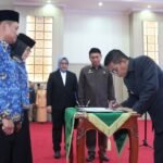 Gubernur Banten Andra Soni melantik 132 pejabat Administrator dan Pengawas pada perangkat daerah di lingkungan Pemerintah Provinsi (Pemprov) Banten. FOTO: Setda Banten