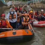Kegiatan yang diinisiasi oleh Forum Potensi Tangerang Selatan bersama tokoh masyarakat Bunda Lista Hurustiati ini mengambil titik kumpul di Sungai Jaletreng. FOTO: Henny06-PBMI