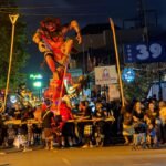 Kemeriahan Pengerupukan di kawasan Sesetan, Sabtu malam, diwarnai dengan arak-arakan Ogoh-ogoh yang megah dan penuh kreativitas. FOTO: Ayu05/portalbmi.id