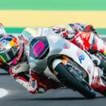 Veda Ega Pratama, talenta muda berbakat kebanggaan Indonesia, berhasil mengamankan podium ketiga dalam balapan Moto3 Seri Goiania, Brasil 2026.