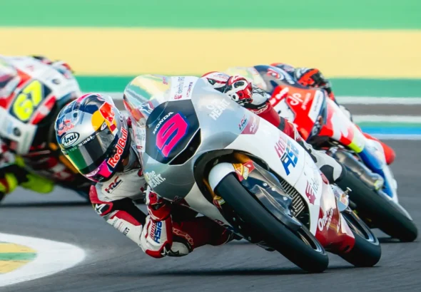 Veda Ega Pratama, talenta muda berbakat kebanggaan Indonesia, berhasil mengamankan podium ketiga dalam balapan Moto3 Seri Goiania, Brasil 2026.