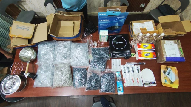 Barang bukti yang diamankan dari penangkapan M. Raffi, pemilik clandestine lab yang memproduksi vape berisi etomidate di Teladan Baru, Medan, Sumut. Foto: Dok. Istimewa
