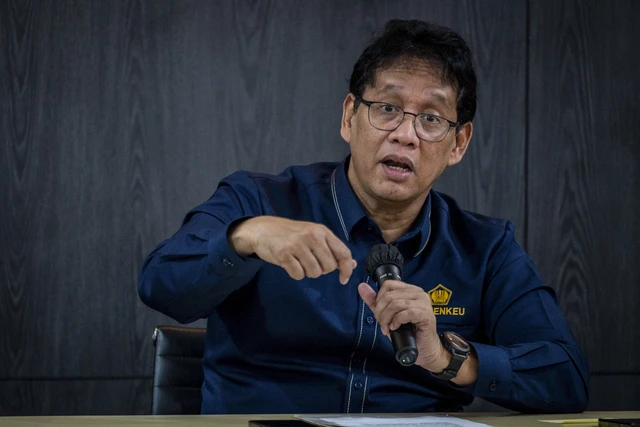 Menteri Keuangan Purbaya Yudhi Sadewa menjawab pertanyaan wartawan saat media briefing di Kantor Kementerian Keuangan, Jakarta, Rabu (31/12/2025). Foto: Bayu Pratama S/ANTARA FOTO