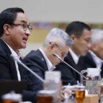 Kepala Badan Narkotika Nasional (BNN), Suyudi Ario Seto (kiri) menyampaikan paparan pada rapat kerja dengan Komisi III DPR di Kompleks Parlemen, Senayan, Jakarta, Selasa (3/2/2026). Foto: Dhemas Reviyanto/ANTARA FOTO