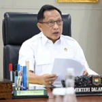 Mendagri Tito Karnavian menghadiri kegiatan Press Conference Kebijakan WFH bagi ASN/TNI/Polri dan pekerja swasta secara daring dari Jakarta, Selasa (31/3/2026). Foto: Dok. Kemendagri