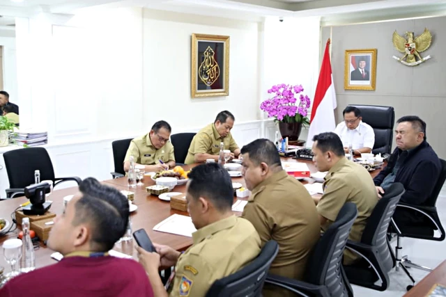 Mendagri Tito Karnavian menghadiri kegiatan Press Conference Kebijakan WFH bagi ASN/TNI/Polri dan pekerja swasta secara daring dari Jakarta, Selasa (31/3/2026). Foto: Dok. Kemendagri