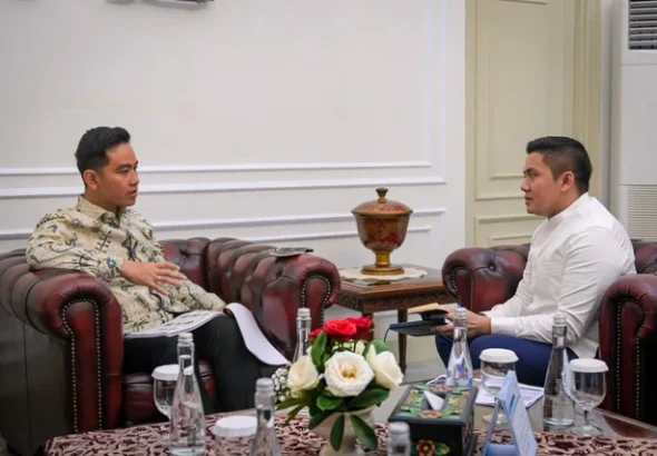 Sekretariat Kabinet bertemu dengan Wakil Presiden Gibran Rakabuming untuk bersilaturahmi di Istana Wakil Presiden, Jakarta pada Kamis (2/4/2026) malam. Foto: BPMI Setpres