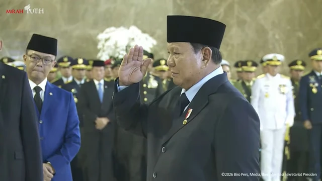 Momen Presiden Prabowo beri hormat pada jenazah prajurit TNI UNIFIL yang gugur di Lebanon, Sabtu (4/4/2026). Foto: BPMI Setpres