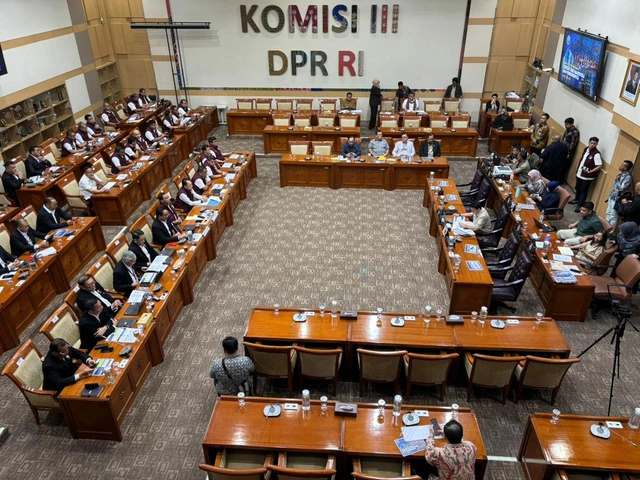 Rapat dengar pendapat (RDP) Komisi III DPR bersama Kepala BNN dan Ditipidnarkoba Bareskrim Polri di DPR, Selasa (7/4/2026). Foto: Abid Raihan/kumparan