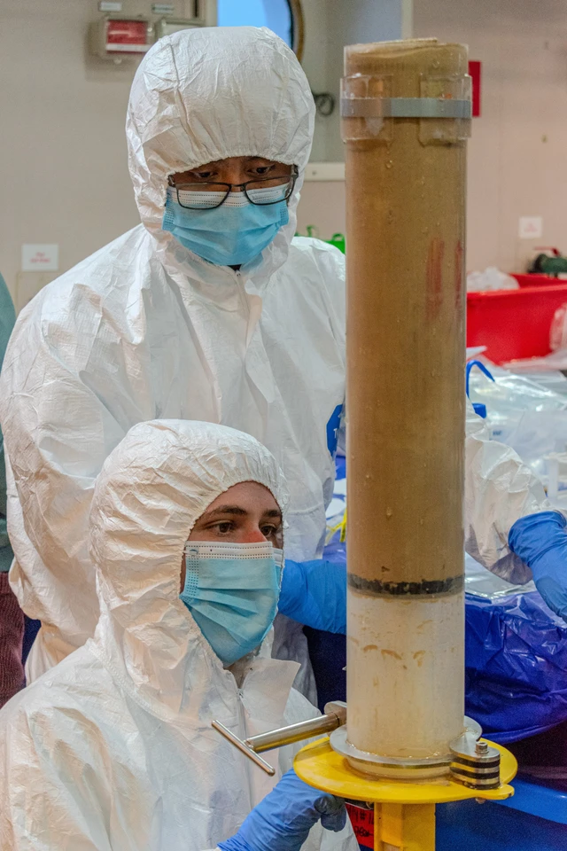 Ezra Timothy Nugroho (25 tahun) selama 57 hari penelitian di Antartika. Foto: Dok. Pribadi