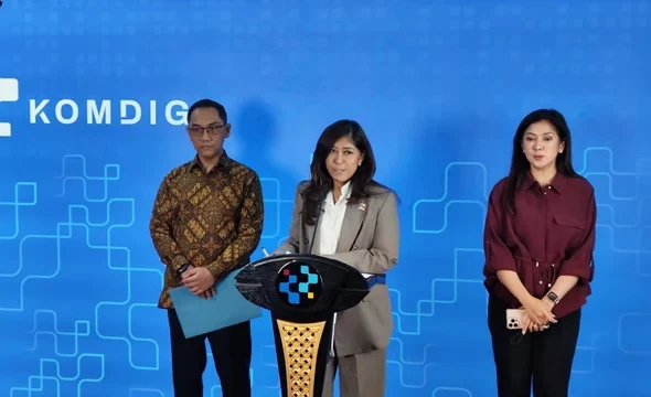 Menkomdigi Meutya Hafid menyampaikan perkembangan terkait penerapan PP TUNAS di Kantor Kemkomdigi, Jakarta, Kamis (9/4/2026). Foto: Jonathan Devin/kumparan