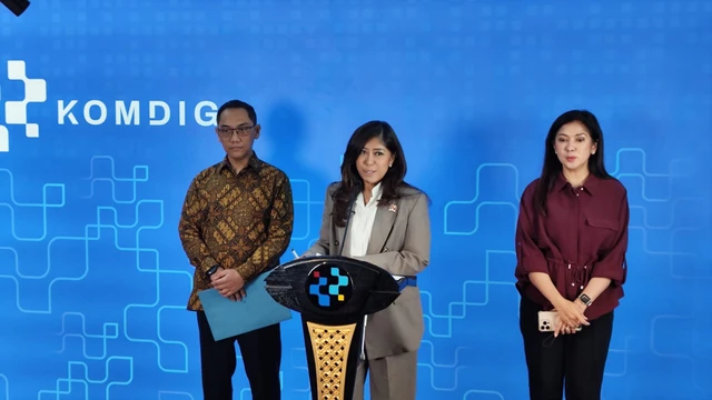 Menkomdigi Meutya Hafid menyampaikan perkembangan terkait penerapan PP TUNAS di Kantor Kemkomdigi, Jakarta, Kamis (9/4/2026). Foto: Jonathan Devin/kumparan