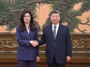 Ketua Kuomintang Cheng Li-wun dan Presiden Tiongkok Xi Jinping di Beijing, Tiongkok, Jumat. (Sumber Foto : Kuomintang)