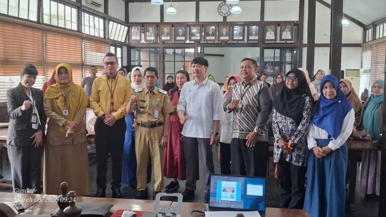 35 pengusaha UMKM dari berbagai penjuru Kota Pontianak mengikuti kegiatan bertajuk Penguatan Kapasitas UMKM melalui Digitalisasi Sistem Keuangan.FOTO: Firdaus06/portalbmi.id