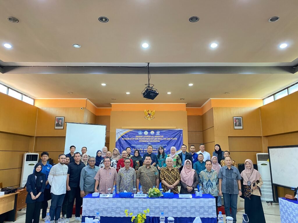 Foto bersama tim Asesor Akreditasi Fisip UNTAN. FOTO: Firdaus06/portalbmi.id