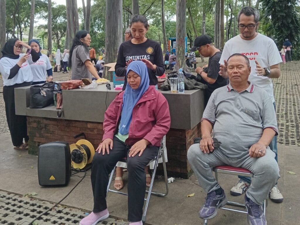 Wadah Tempa Spiritual Sukma Pyrous (WTSSP) dan Komunitas Asem Baris bersama-sama menggelar kegiatan bakti sosial berupa pengobatan gratis. FOTO: Allung06/portalbmi.id