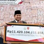 Presiden Prabowo Subianto menyaksikan penyerahan denda administratif dan penyelamatan keuangan negara, serta penguasaan kembali kawasan hutan tahap VI yang digelar di Kompleks Kejaksaan Agung Republik Indonesia, Jakarta, pada Jumat, 10 April 2026. Foto: BPMI Setpres/Cahyo
