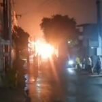 SPBE di kawasan Bekasi Timur Regency (BTS) meledak dan kobaran api membumbung tinggi. FOTO: portalbmi.id