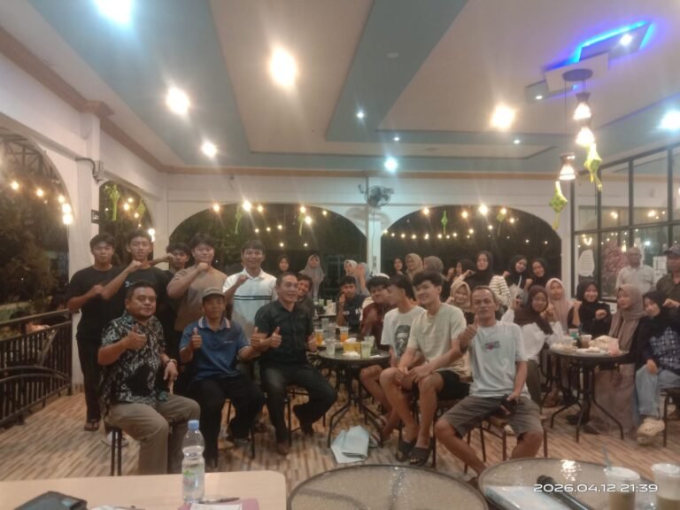 Fraksi Demokrat, bersama pelajar SMAN 1 Tebas, generasi Z, serta organisasi ASPIRASI KAMAS, pada Minggu malam (12/04/2026) sekitar pukul 19.30 WIB. FOTO: Nop06/portalbmi.id
