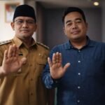 Wakil Bupati Sambas, H. Heroaldi Djuhardi Alwi, dengan Ketua DPC Gabungan Wartawan Indonesia (GWI) Sambas. FOTO: Nop06/portalbmi.id