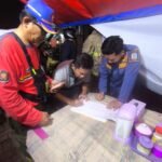 Kebakaran (Jaya 65) melanda sebuah ruko agen telur di kawasan Arinda Raya, Pondok Aren, Kecamatan Pondok Aren Tangerang Selatan pada Selasa (14/4/2026) malam. FOTO: Henny06/portalbmi.id