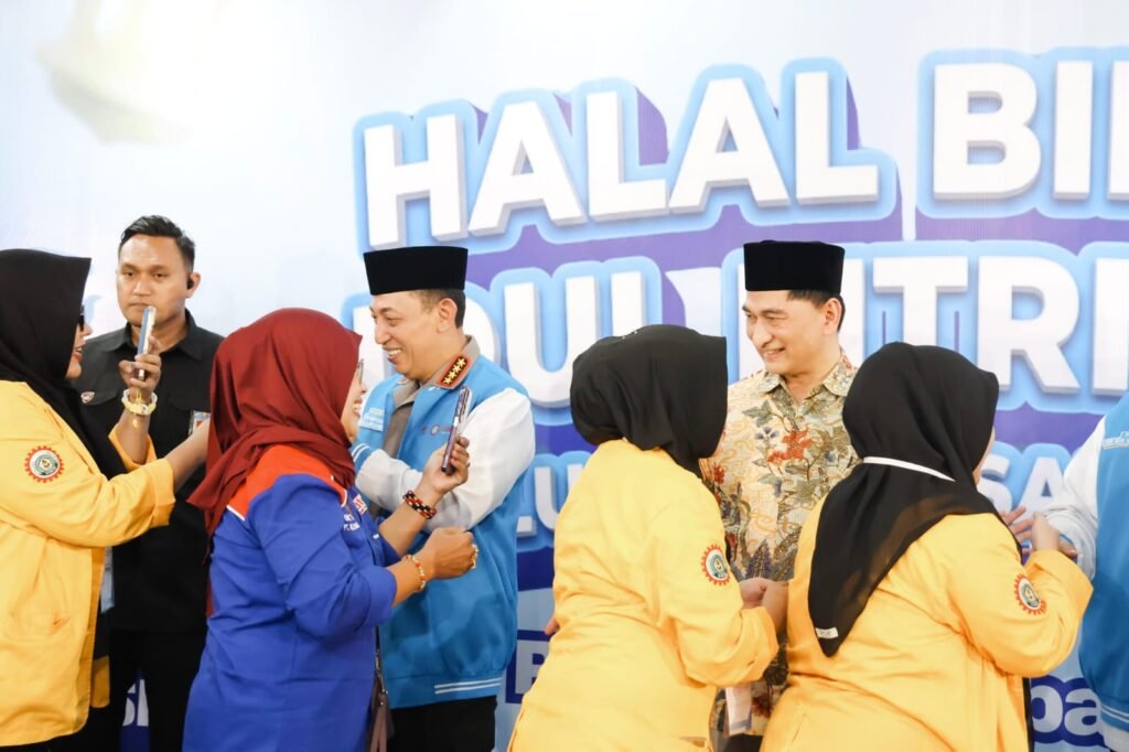 Dimyati saat menghadiri acara halalbihalal keluarga besar Konfederasi Serikat Pekerja Seluruh Indonesia (KSPSI) Indonesia pimpinan Andi Gani Nena Wea (AGN). FOTO: Setda Provinsi Banten