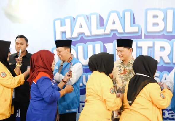 Dimyati saat menghadiri acara halalbihalal keluarga besar Konfederasi Serikat Pekerja Seluruh Indonesia (KSPSI) Indonesia pimpinan Andi Gani Nena Wea (AGN). FOTO: Setda Provinsi Banten