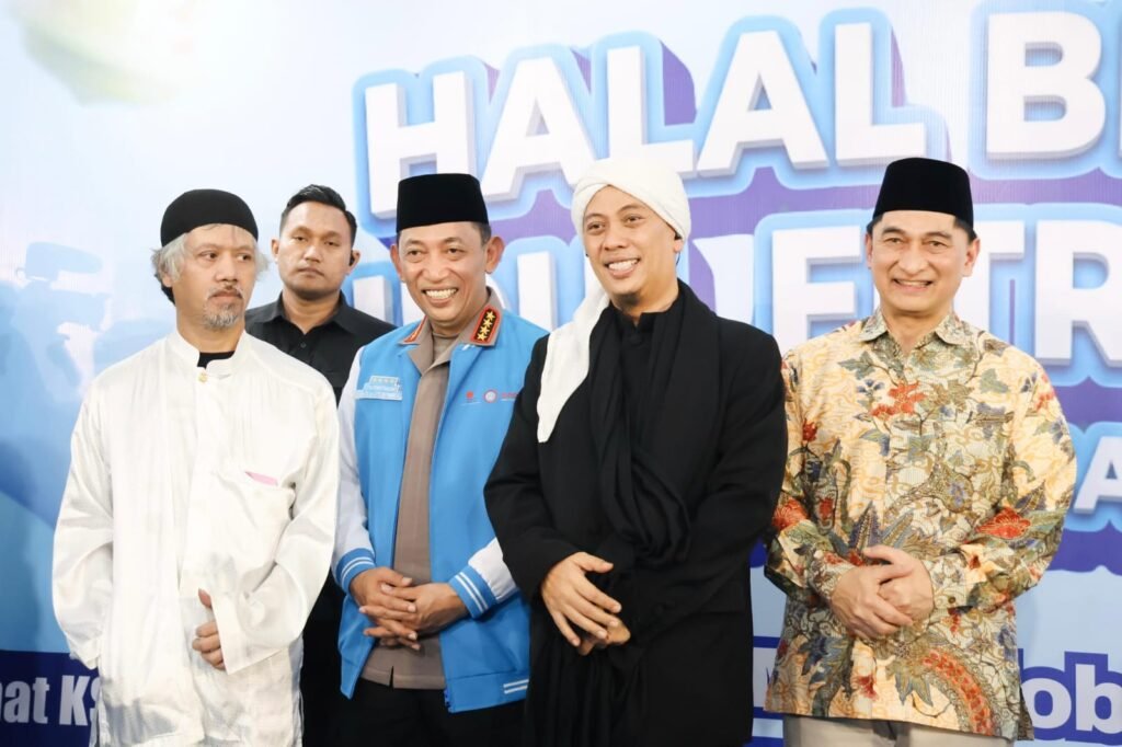 Dimyati saat menghadiri acara halalbihalal keluarga besar Konfederasi Serikat Pekerja Seluruh Indonesia (KSPSI) Indonesia pimpinan Andi Gani Nena Wea (AGN). FOTO: Setda Provinsi Banten