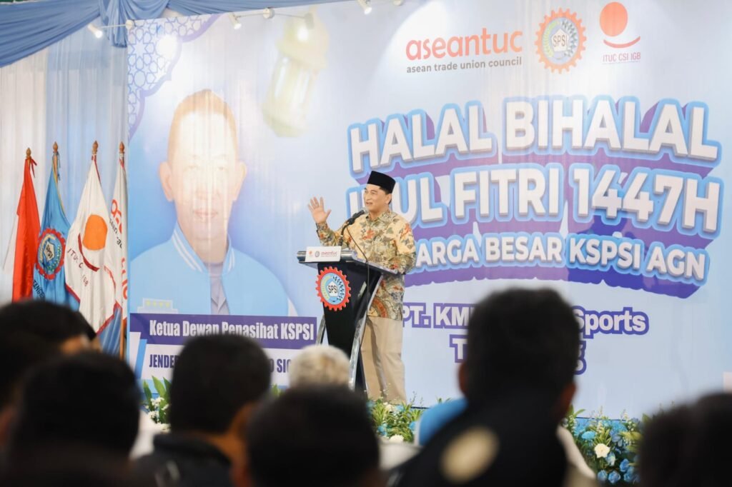 Dimyati saat menghadiri acara halalbihalal keluarga besar Konfederasi Serikat Pekerja Seluruh Indonesia (KSPSI) Indonesia pimpinan Andi Gani Nena Wea (AGN). FOTO: Setda Provinsi Banten