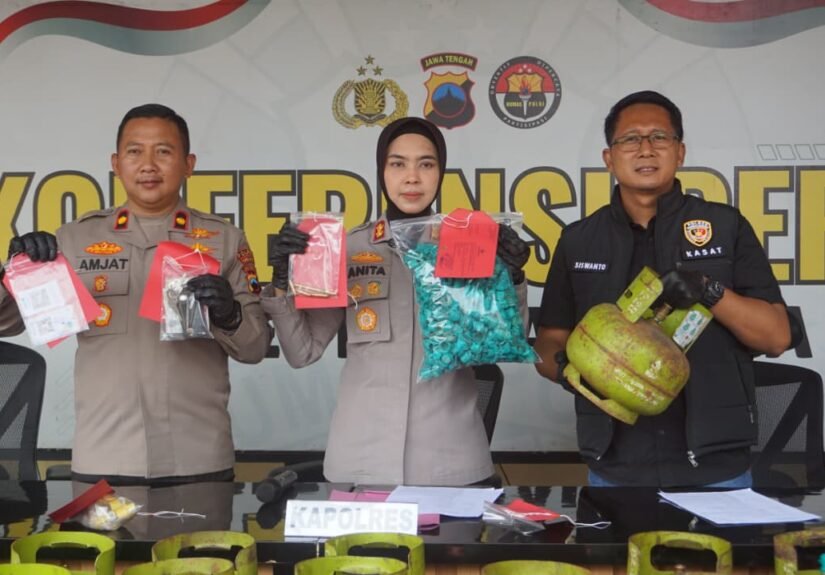 Kapolres Purbalingga AKBP Anita Indah Setyaningrum dalam konferensi pers menyampaikan bahwa kasus pertama yaitu dugaan tindak pidana penyalahgunaan LPG subsidi. FOTO: Imam07/portalbmi.id