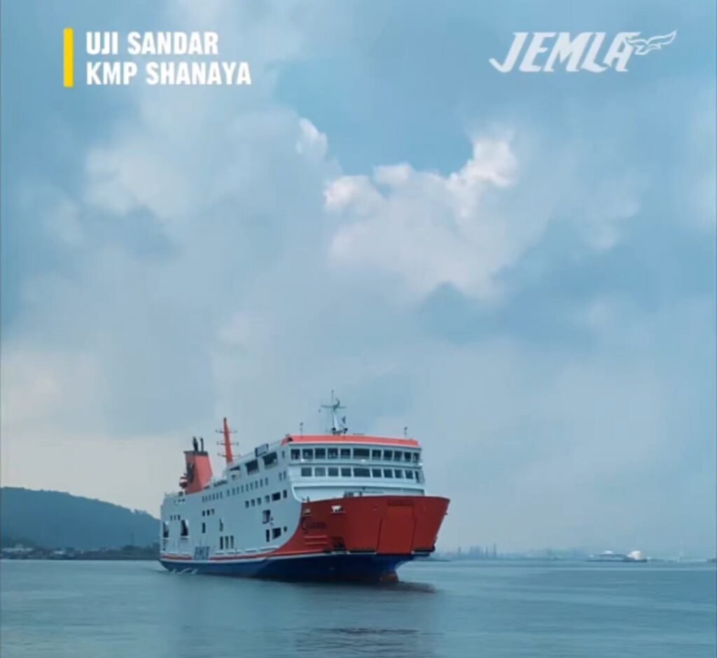 Kapal Motor Penumpang (KMP) Shanaya menjalani uji sandar di Dermaga 3 Pelabuhan Merak pada Rabu (16/4). FOTO: Budi05/portalbmi.id