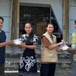 Hotel Merpati menggelar kegiatan “Jumat Berkah” di wilayah Link. Sukasari, Kelurahan Mekarsari, Jumat (17/4). FOTO: Budi05/portalbmi.id