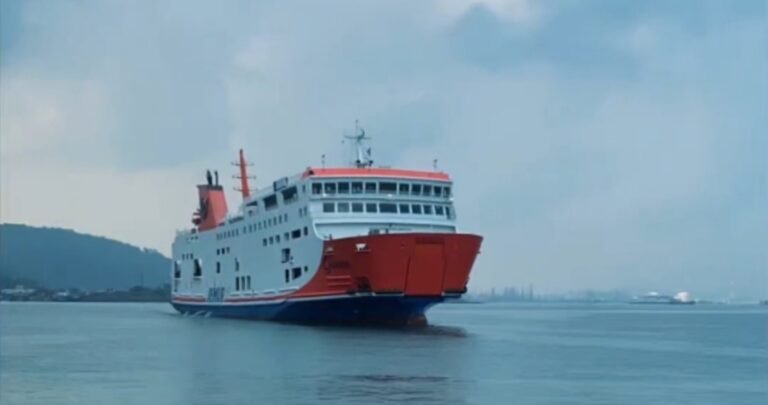 Kapal Motor Penumpang (KMP) Shanaya menjalani uji sandar di Dermaga 3 Pelabuhan Merak pada Rabu (16/4). FOTO: Budi05/portalbmi.id