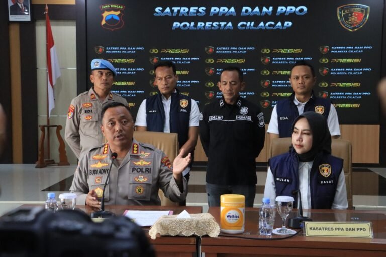 Polresta Cilacap melalui Satuan Reserse Perlindungan Perempuan dan Anak (PPA) dan Pemberantasan Perdagangan Orang (PPO) mengamankan seorang pria berinsial HS (36). FOTO: Imam07/portalbmi.id