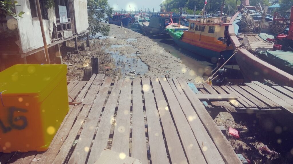 Kondisi Pelabuhan Tanjung Batu di Kecamatan Pemangkat, Kabupaten Sambas, kini kian memprihatinkan. FOTO: Aef05/portalbmi.id