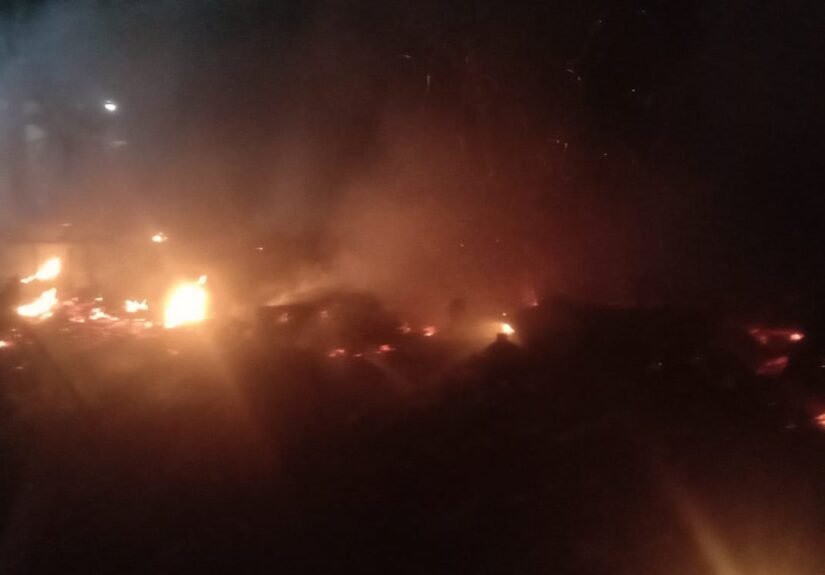 Pondok Aren, dikejutkan oleh kobaran api yang menghanguskan lapak pemulung pada Senin (20/4/2026) pagi. FOTO: Henny06/portalbmi.id