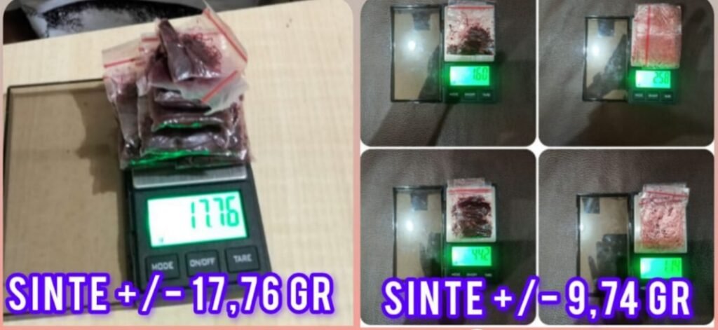 Polisi menyita total 27,5 gram tembakau sinte yang telah dikemas dalam puluhan paket siap edar, beserta timbangan digital, alat pengemasan, dan uang tunai. FOTO: Imam07/portalbmi.id