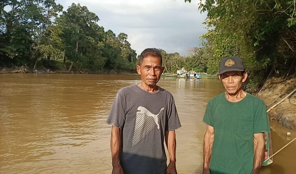 Mustafa (52), warga Dusun Sepandak, mengungkapkan bahwa perubahan kondisi air terjadi secara bertahap, namun kini semakin parah. FOTO: Nop06/portalbmi.id