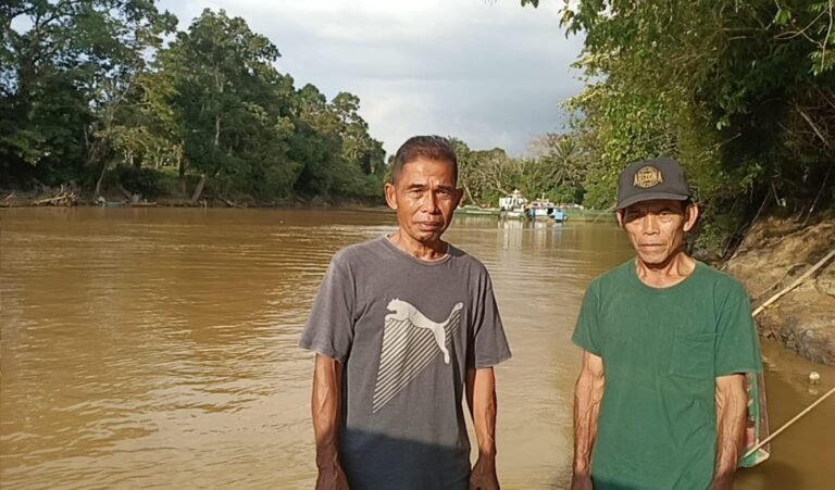 Mustafa (52), warga Dusun Sepandak, mengungkapkan bahwa perubahan kondisi air terjadi secara bertahap, namun kini semakin parah. FOTO: Nop06/portalbmi.id
