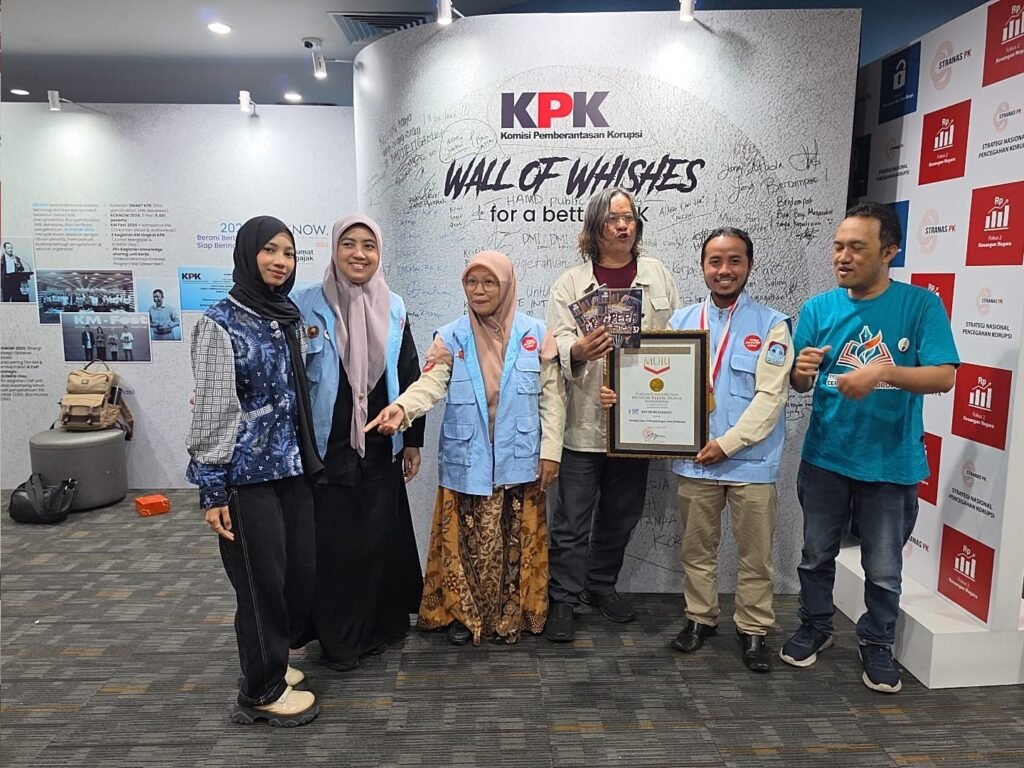 Sebanyak 1.581 karya cerpen bertema antikorupsi berhasil dihimpun dan mengantarkan antologi tersebut meraih Rekor Museum Rekor-Dunia Indonesia (MURI). FOTO: portalbmi.id