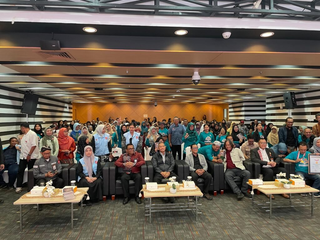 Sebanyak 1.581 karya cerpen bertema antikorupsi berhasil dihimpun dan mengantarkan antologi tersebut meraih Rekor Museum Rekor-Dunia Indonesia (MURI). FOTO: portalbmi.id