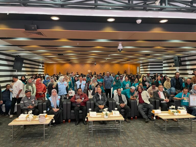 Sebanyak 1.581 karya cerpen bertema antikorupsi berhasil dihimpun dan mengantarkan antologi tersebut meraih Rekor Museum Rekor-Dunia Indonesia (MURI). FOTO: portalbmi.id