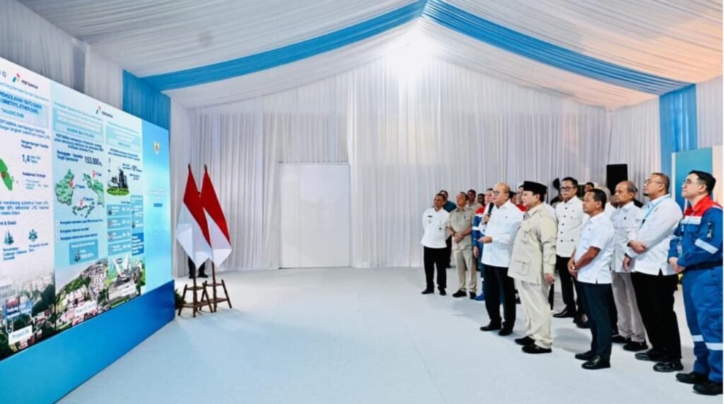 Presiden Prabowo Subianto melakukan groundbreaking proyek hilirisasi nasional tahap II di Refinery Unit IV Cilacap, Jawa Tengah, pada Rabu, 29 April 2026. Foto: BPMI Setpres